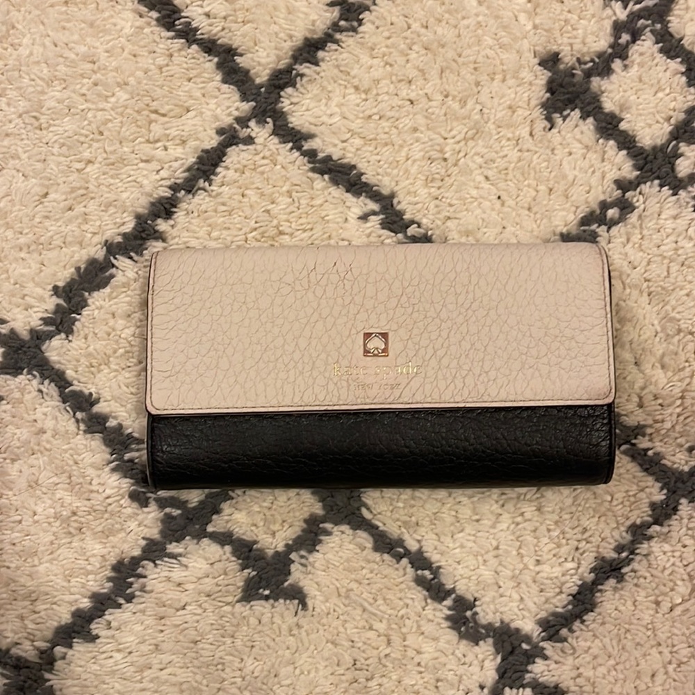 Kate Spade Wallet (black and White)